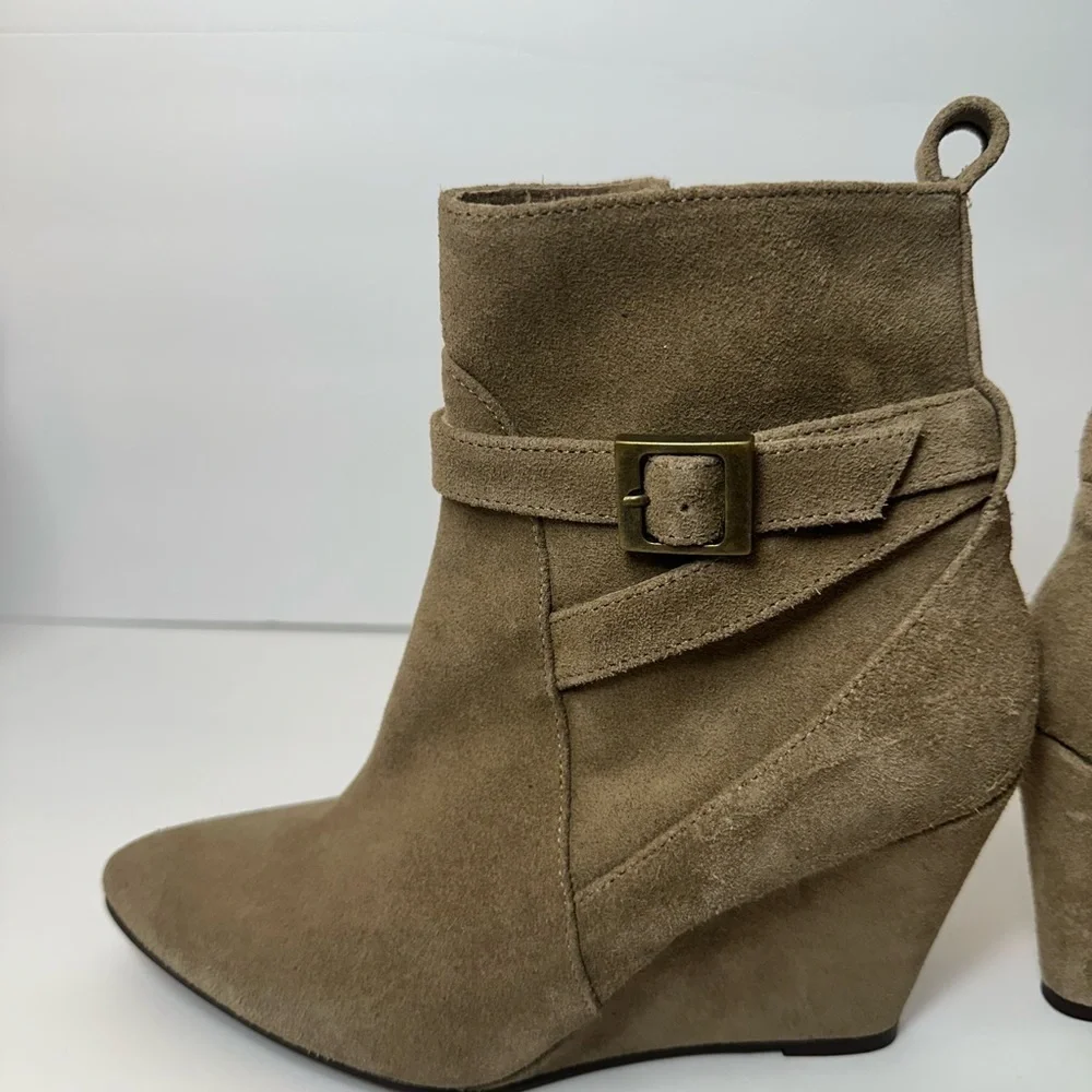 Charles David Women’s Taupe Suede Wedges Size 37 (6.5)